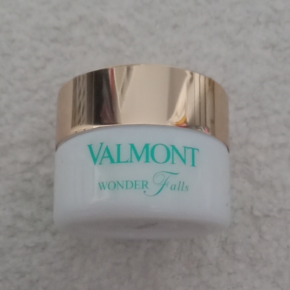 Valmont Wonder Falls White Jar with Gold Lid